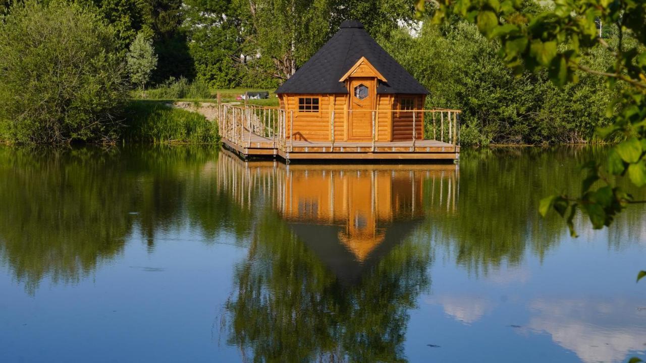 Les Cabanes Flottantes Givrauval Exterior photo