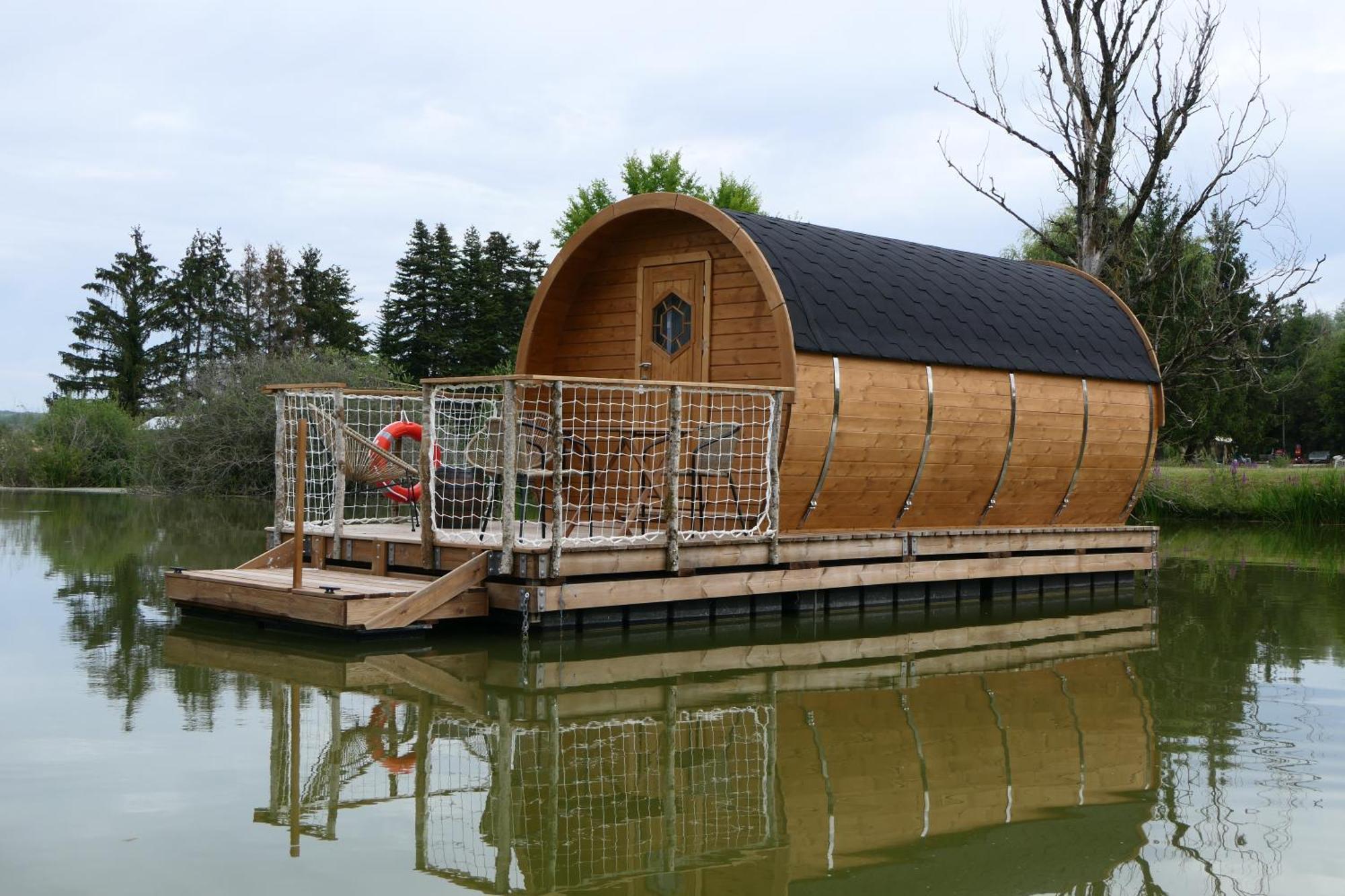 Les Cabanes Flottantes Givrauval Exterior photo