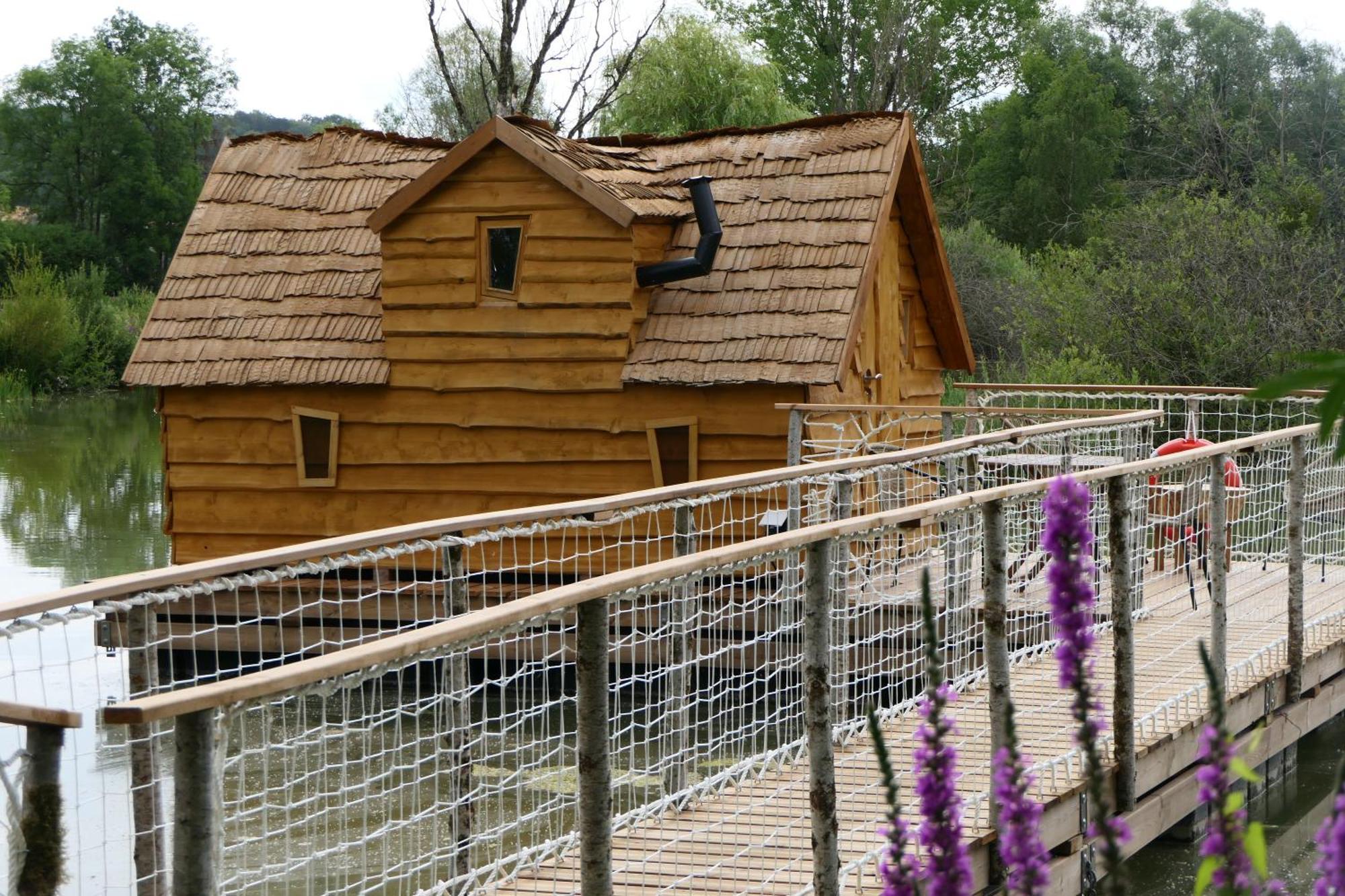 Les Cabanes Flottantes Givrauval Exterior photo