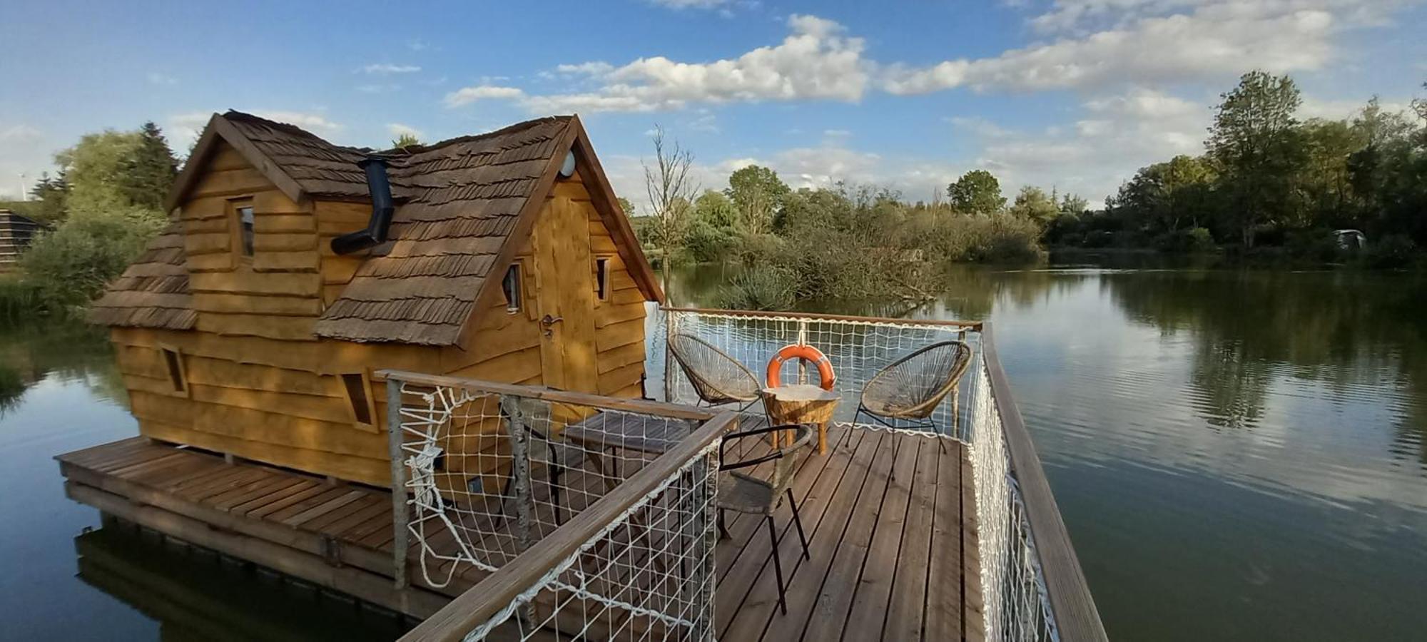 Les Cabanes Flottantes Givrauval Exterior photo